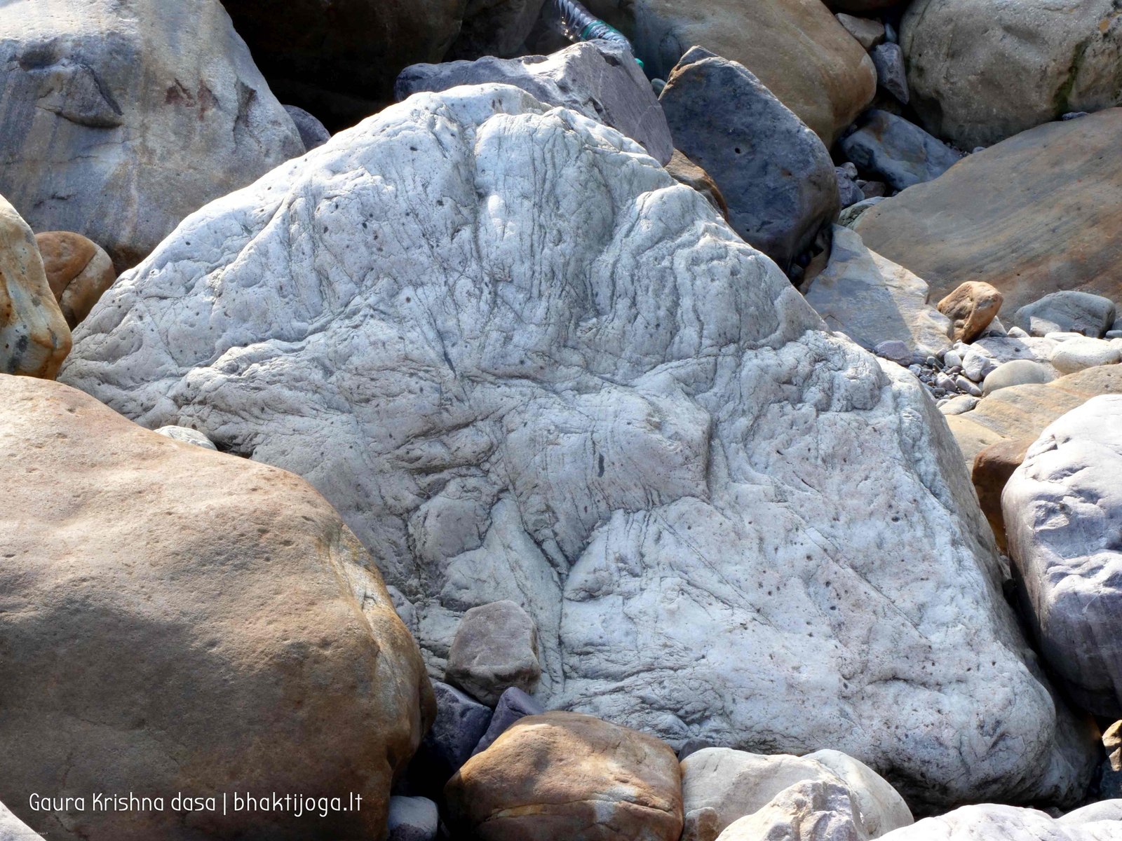 24 stones in sacred rivers 2020 02 20