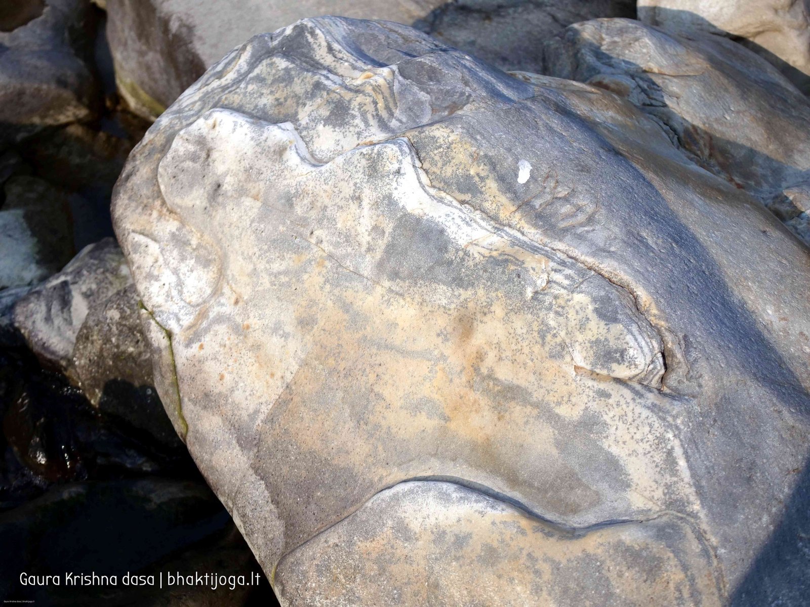 32 stones in sacred rivers 2020 02 20