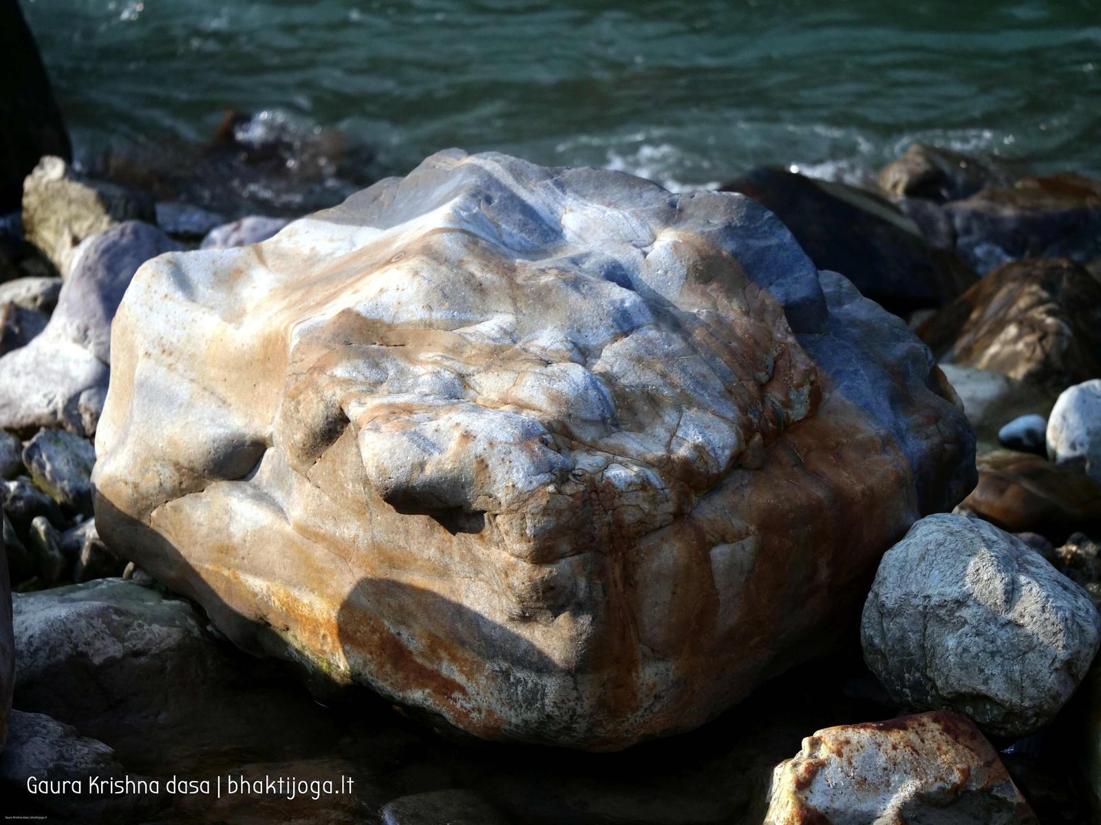 33 stones in sacred rivers 2020 02 20