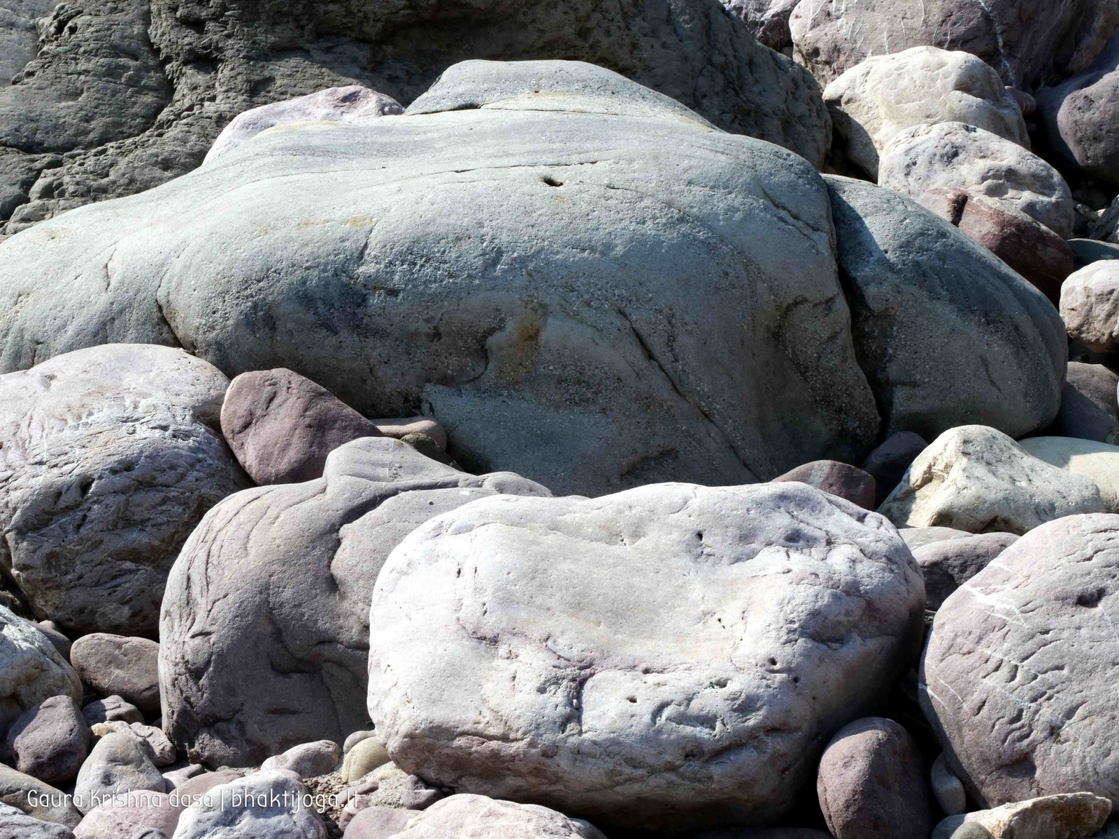 8 stones in sacred rivers 2020 02 20